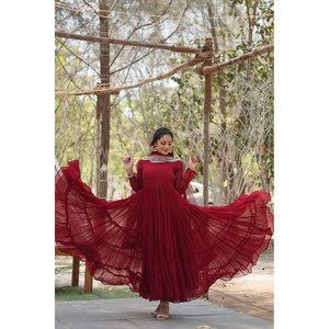 Robe de soirée brodée à la main de sequins riche et luxueux, coupe trapèze, taille empire, en tissu mousseline - Product Image 5