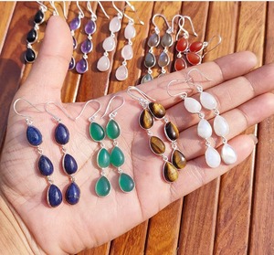 Boucles d'oreilles créoles en pierres précieuses de haute qualité, légères, couleur or, pour usage quotidien, disponibles au prix de gros - Product Image 1