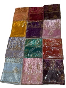 Tissu Jacquard Brodé en Soie Taffetas Écologique de Haute Qualité, Motif Gogra Somalien Perlé, Poids Moyen - Product Image 5