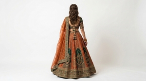 Traje de Lujo para Mujer con Bordados Decorativos y Detalles de Cuentas, Tela Premium para Bodas y Festividades - Product Image 2