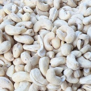 Fournisseur de confiance du Vietnam : Noix de cajou brisées, prix compétitif, cajou entier biologique W320 W210 Santigo, exporté vers l'Asie, l'UE et le Moyen-Orient - Product Image 1