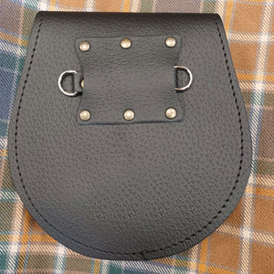 Sporran Tradicional Escocés de Alta Calidad, Sporran Semi-Formal de Cuero Negro con Tela Tartán Personalizada - Product Image 2