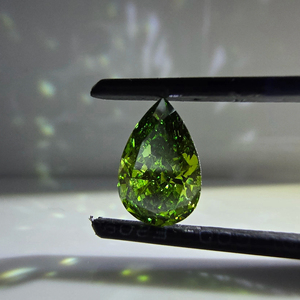 Diamant de laboratoire vert vif fantaisie taille poire 1,5 carat VS2 certifié IGI, pierre précieuse non montée - Product Image 1