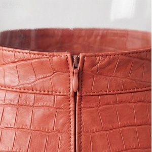 Jupe crayon mini en similicuir pour femme, taille haute, motif crocodile embossé, avec fente latérale, style sexy, à porter toute l'année - Product Image 4