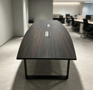 Table de conférence rectangulaire moderne et minimaliste, placage bois, mélamine, pieds en métal, design stable, 10 places, mobilier de bureau commercial - Product Image 1