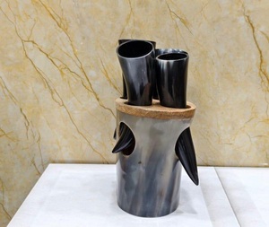 Ensemble de 4 cornes à boire en corne de buffle naturelle, style américain, avec support, 100% qualité assurée, écologique F S - Product Image 1