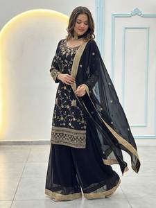 Shree Indian Exports presenta el conjunto de traje Anarkali Salwar con el diseño tradicional de bordado en la parte delantera, en el hermoso color azul oscuro. - Product Image 4