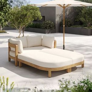โซฟาเดย์เบดกลางแจ้งพร้อมโครงไม้สักแท้ ดีไซน์โค้งมนแบบมินิมอล พร้อมเบาะรองนั่งทนทานต่อสภาพอากาศ และพื้นที่พักผ่อนสุดหรู - Product Image 1