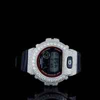 Boîtier de montre en acier inoxydable de luxe pour homme DW6900, entièrement serti de diamants Moissanite glacés faits à la main, avec couleur personnalisée