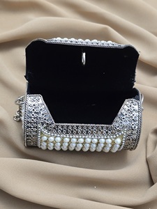 Exquisito bolso de mano de noche con perlas y cristales para damas al mejor precio, bolso de mano metálico de fabricante indio directamente. - Product Image 2