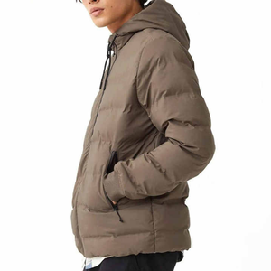 เสื้อแจ็คเก็ตพัฟเฟอร์บุใยน้ำหนักเบาสำหรับผู้ชาย ยี่ห้อ Behram International ผลิตจากผ้าไนลอนผสมฝ้าย ซิปแบบพิเศษ อุ่นสบาย เป็นมิตรกับสิ่งแวดล้อม เหมาะสำหรับฤดูหนาว สไตล์ไฮสตรีท - Product Image 1