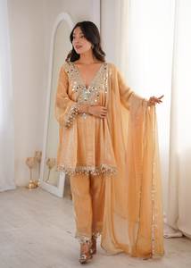 Salwar Kameez indien pakistanais en soie, avec broderies miroir et patchwork, idéal pour les fêtes, les mariages et les occasions décontractées. - Product Image 2
