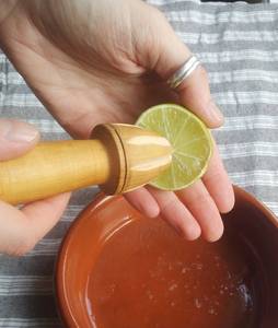 Natural Wooden Lemon Reamer For Extracting Juice From Lemon <b>Lime</b> And Small Citrus Fruits Easily - Product Image 3