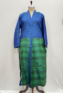 Robe longue kimono vintage en soie indienne pour femme, avec ceinture, style bohème, douce, pour l'été, idéale comme vêtement de nuit, robe de chambre, robe de demoiselle d'honneur ou de maternité, à ouverture frontale. - Product Image 2