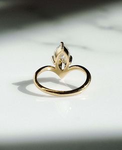 Anillo de Compromiso Solitario con Corte Marquesa de 1.0 Quilates, Diamante Cultivado en Laboratorio, Anillo de Propuesta de Matrimonio en Forma de V, Oro Amarillo de 14k, Diseño Creativo - Product Image 2