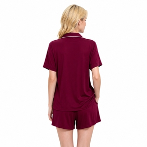 Ensemble de pyjama court en satin pour femme – Léger, respirant, séchage rapide, confortable, avec passepoil contrastant, coupe décontractée – Idéal pour l'été - Product Image 2