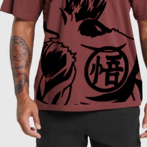 เสื้อยืดแขนสั้นสีเบอร์กันดีสำหรับผู้ชาย สีดำ พิมพ์ลายตัวอักษร คอกลม สตรีทแวร์ ไซส์ใหญ่ ผ้ากันยับ เป็นมิตรกับสิ่งแวดล้อม - Product Image 4