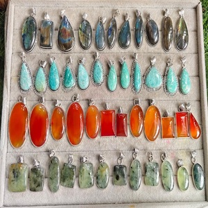 Pendentif en pierre mélangée bleue, Agate, motif de guérison, style Amour électroplaqué, gravé, en vrac, style gravure - Product Image 4