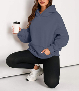 Sweat-shirt à capuche surdimensionné personnalisé pour femme avec poches et épaules tombantes – Qualité supérieure – Collection Hiver - Product Image 5