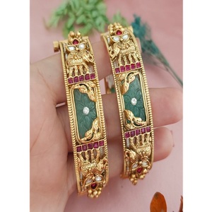 Conjunto de Brazaletes de Dos Piezas con Acabado Mate Antiguo y Chapado en Oro, con Moissanita, Estilo Glamuroso y Moderno, para Mujer, Ideal para Bodas - Product Image 1