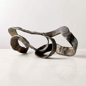 Objetos Decorativos Metálicos de Estilo Contemporáneo, Esculturas Ideales para Entusiastas de la Decoración Moderna - Product Image 1