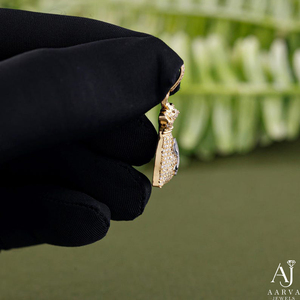 จี้รูปถุงเงินชุบทอง 18k จาก AARVA JEWELS ประดับเพชรซิคอนทรงเหลี่ยมเจียระไนแบบเรียบหรู สไตล์ฮิปฮอป พร้อมสร้อยคอ - Product Image 2