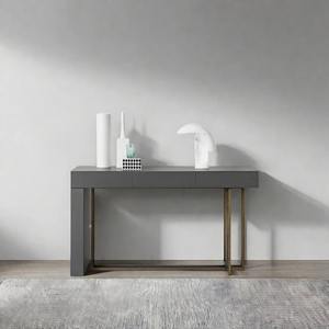 Mesa Consola Moderna Minimalista de Hierro con Acabado Gris Oscuro, Patas Asimétricas y Detalles en Latón, Mueble para Sala de Estar u Hotel - Product Image 2