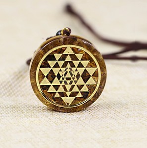 Pendentif en cristal d'orgonite de haute qualité avec incrustations de métal et de pierres précieuses pour la protection contre les ondes électromagnétiques, bijoux énergétiques faits à la main, vente en gros - Product Image 2