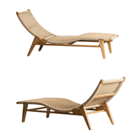 Chaise de plage en rotin de style scandinave avec structure en bois et pieds effilés, mobilier d'extérieur durable pour la maison