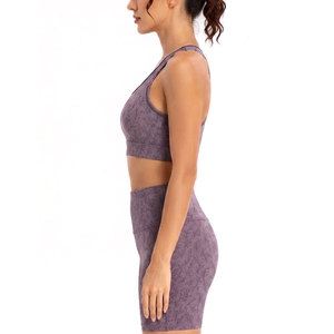 Ensemble de sport côtelé sans couture tendance pour femme – Tenue de fitness athlétique extensible deux pièces - Product Image 3