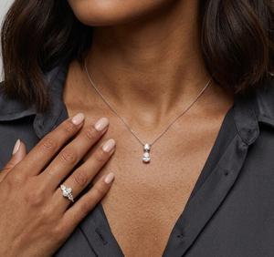 สร้อยคอเพชรเม็ดคู่ทรงหยดน้ำและทรงกลม 1.25 กะรัต เพชรเพาะเลี้ยงคุณภาพสูง DEF Color VS VVS Clarity ตัวเรือนทองคำขาว 14K พร้อมใบรับรอง GIA - Product Image 5