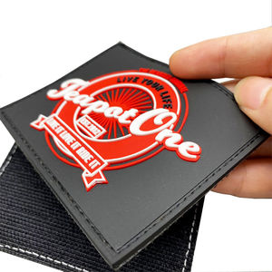 Patchs personnalisés 3D en PVC imperméable pour vêtements et chapeaux, à thermocoller, style auto-agrippant, motif dessin animé en caoutchouc de silicone souple - Product Image 3