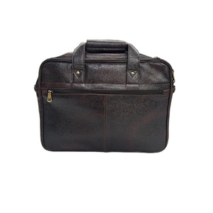 Bolso Bandolera de Cuero Genuino Ligero e Impermeable para Viajes de Negocios, con Compartimento para Portátil, Personalizable, para Hombre - Product Image 1