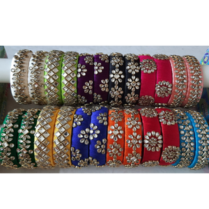 Colección de Brazaletes de Hilo de Seda Surtidos - Brazaletes con Incrustaciones de Piedras Kundan Multicolores - Joyería Étnica India al por Mayor - Juego de Diseños Variados - Product Image 2