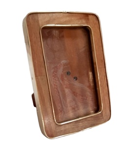 Marco de Fotos Rectangular Moderno de Madera con Borde de Metal Latón, Marco de Fotos de Sobremesa para Decoración del Hogar - Product Image 1