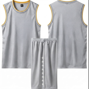 Ensemble d'uniformes de basketball gris clair de haute qualité, imprimé par sublimation, unisexe, pour adultes, maillot et short en mesh respirant, anti-bactérien 100% - Product Image 1