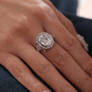 Bague de luxe en or blanc 18 carats avec diamant de laboratoire taille coussin allongé de 4,5 carats, halo floral de style victorien et détails en filigrane - Product Image 1