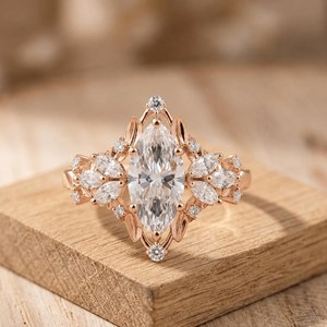 Bague de fiançailles en or massif 10K 14K 18K avec diamant de laboratoire certifié IGI, couleurs DEF, clarté VS VVS, taille marquise et ronde, vente en gros - Product Image 3
