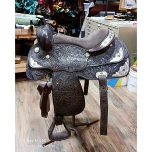 Selle d'équitation anglaise en cuir avec design gravé, arceau en bois, confortable, durable, imperméable et absorbant la transpiration - Product Image 2