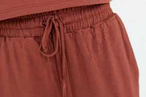 Ensemble décontracté 2 pièces pour femme, rouge rouille, haut à manches courtes col rond et pantalon large - Product Image 6
