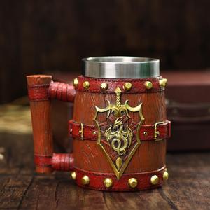 Jarra de Madera Estilo Vintage con Revestimiento Metálico, Emblema de Dragón Detallado y Diseño de Cuero con Tachuelas, Perfecta para Decoración Temática - Product Image 5