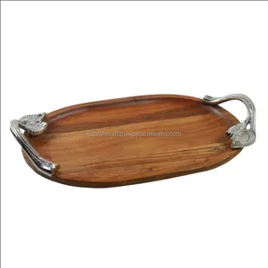 Plateau en bois polyvalent unique de taille personnalisée avec poignée en métal Plateau de service en bambou et résine pour la cuisine à domicile en forme de rectangle - Product Image 2