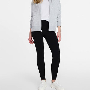 Ropa Deportiva para Mujer para Uso en Exteriores, Capri, Servicio OEM, Diseño de Capri para Mujer, Hecho en Pakistán - Product Image 4