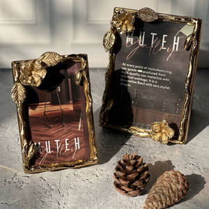 Cadre photo élégant de designer pour la décoration de la maison avec bordure plaquée or, cadre photo décoratif de table, meilleur prix - Product Image 1