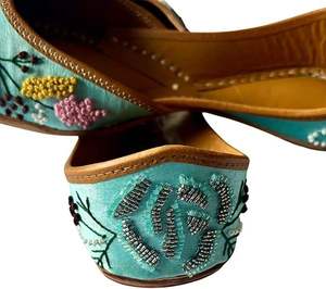 Chaussures Khussa indiennes pakistanaises Punjabi faites à la main pour femmes, plates, antidérapantes, confortables, mode Jutti, vente en gros - Product Image 4