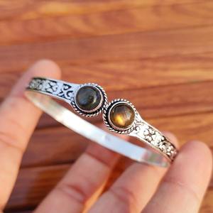 Elegantes Brazaletes de Labradorita Natural con Baño de Plata, Estilo Étnico Unisex, para Meditación, Reiki y Sanación, Disponibles de Fábrica - Product Image 1