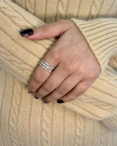 แหวนเพชรทรงน้ำตกพรีเมียม ประดับเพชรทรงบาแกตต์และทรงกลมเจียระไนแบบบริลเลียนท์ เพชรเลี้ยงในห้องปฏิบัติการ ทอง 18K ขายส่ง OEM ผู้จัดจำหน่ายเครื่องประดับชั้นดี - Product Image 3