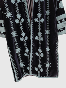 Chaqueta de Terciopelo Negra con Bordado Floral, Cuello Mandarín, Manga Larga, Estilo Prairie Chic, Talla Grande, Ropa de Invierno para Mujer - Product Image 4
