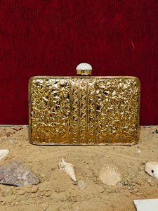 Pochette indienne artisanale en nacre avec détails géométriques en laiton et pierres d'agate, sac de soirée de luxe pour femme - Product Image 4