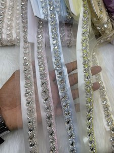 Ribete de encaje de malla con pedrería de cristal brillante de primera calidad para alta costura, vestidos de novia, prendas étnicas de lujo y prendas hechas a mano - Product Image 2